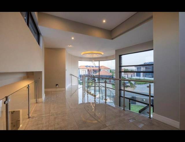 5 BEDROOM HOUSE FOR SALE IN BLUE VALLEY GOLF ESTATE